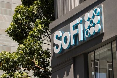 SoFi Technologies Stock Is Sliding Wednesday: What's Going On?