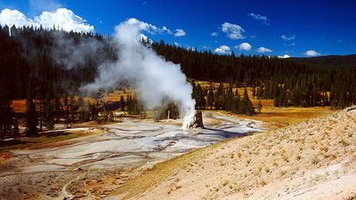 Teenage Yellowstone hiker sustains "significant" burns while walking in thermal area