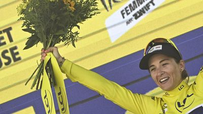 Le Court Pienaar regains lead of women's Tour de France after winning stage 5