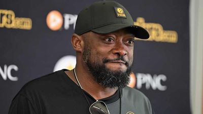 Mike Tomlin Calls His Relationship With New QB Aaron Rodgers a 'Bromance'