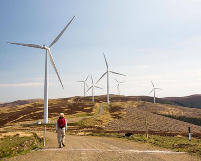 Countries failing to act on UN climate pledge to triple renewables, thinktank finds