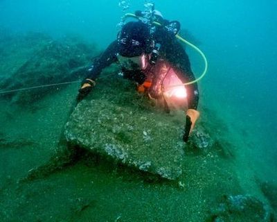 English warship sunk in 1703 storm gives up its secrets three centuries on
