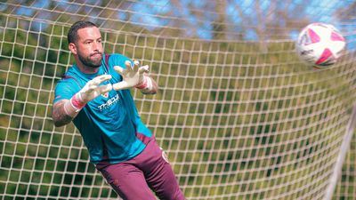 Ties bind Roar coach, keeper in club's revival effort