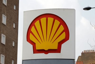 Shell profits fall as trading hit by volatile markets
