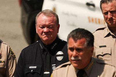 LAPD Fingerprinting Practices Continue to Aid ICE Deportations, Prompting Renewed Scrutiny of City Policy: Report