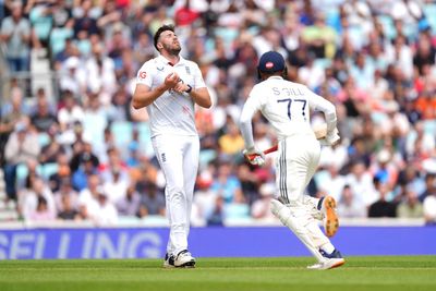 England fail to make the most of the conditions after winning toss in decider