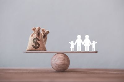 6 Family Dynamics That Collapse When One Member Gets Rich