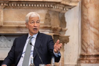 Jamie Dimon just gave a thumbs up to stablecoins—but still won't say anything nice about Bitcoin