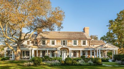 What is a shingle style home? Everything you need to know about this classic coastal architectural style