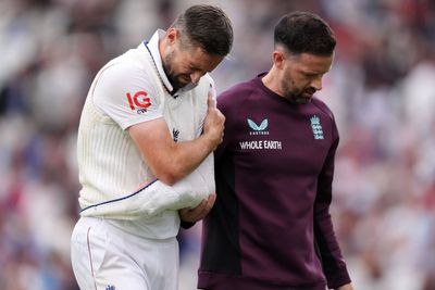 Chris Woakes could miss rest of Oval Test after sustaining shoulder injury