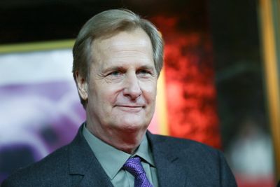 'I Hope You're Losing Tons of Money': Jeff Daniels Blasts Trump Supporters Over Economic Fallout