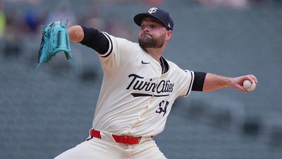 Rangers Trading for Twins Reliever Danny Coulombe