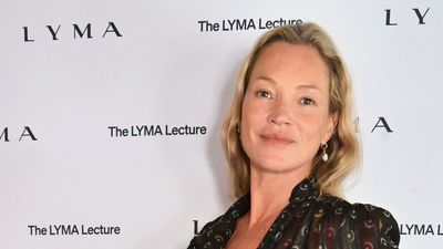 Kate Moss just reminded me that this simple, elegant outfit formula will always look good