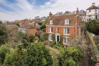 Original 90s Changing Rooms designer Graham Wynne's Kent home for sale for £1.25m