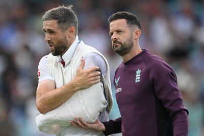 England’s Woakes ruled out of remainder of India Test