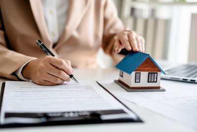 Warren Buffett Once Called Mortgages A 'Terrific Deal' — Now Zillow Analyst Says Even 0% Rates Can't Make Homes Affordable In America
