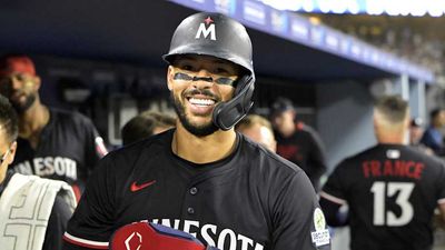 Astros’ Jose Altuve Shared Two-Emoji Reaction to Carlos Correa Trade