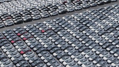 White House keeps tariff pressure on EU car industry