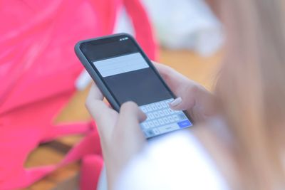 6 Texts You Send That Make You Look Desperate