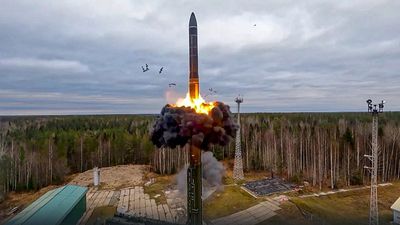 Putin threatens Ukraine and Europe with hypersonic missile deployment in Belarus