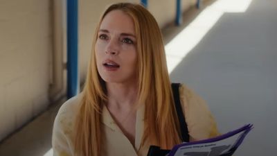 Lindsay Lohan Totally Method Dressed For The Latest Freakier Friday Premiere, And I Can’t Decide If I’m More Obsessed With Her Lavender Dress Or Guitar Purse
