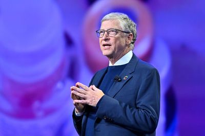 Bill Gates says AI is moving at a speed that "surprises" even him—and he says the experts can't tell if it'll replace humans in one year or ten