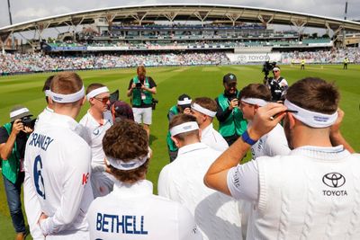 Graham Thorpe remembered by England amid joy and sorrow of fifth Test