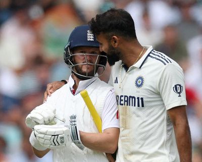 England squander chance to take control as tetchy final Test heads for close finish