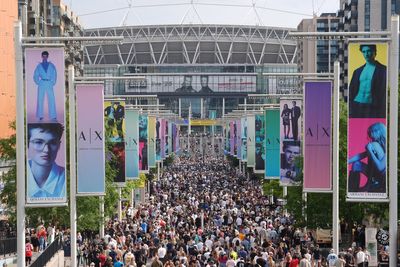 Oasis gig goers set new Wembley record by drinking 250k pints a night