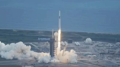 SpaceX launches Crew-11 astronauts to the ISS for NASA on milestone Crew Dragon flight (video)