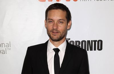 Tobey Maguire files for joint custody of son
