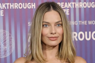 Margot Robbie in talks to star in remake of 1950s classic Attack of the Fifty Foot Woman