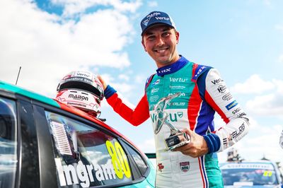 BTCC Croft: Ingram takes pole from Cammish, Hill out with ear infection