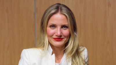The innovative 'conversational seating' method has never looked as good as it does in Cameron Diaz's luxe living room – it makes socializing simple