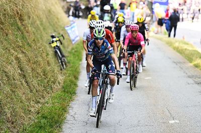 Teamwork, a yellow-clad sacrifice and mean messages – Sarah Gigante's rocket-fuelled path from recovery to the Tour de France Femmes podium