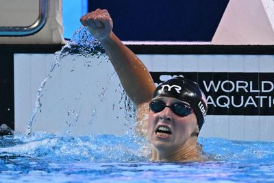 Ledecky wins 800m freestyle world title over Pallister and McIntosh in classic