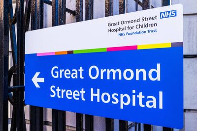 Surgery staff at Great Ormond Street forced to work using phone torches during power cut