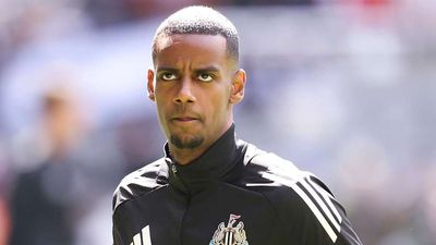 Report: Alexander Isak Returns to Newcastle, Liverpool Transfer Saga Takes New Twist