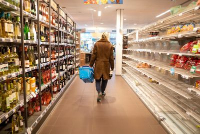 7 Items Grocery Workers Only Touch With Gloves
