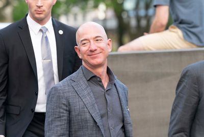 Jeff Bezos‑Backed Slate Truck Launches Under $20K After Tax Credit – Stereo And Power Windows Cost Extra