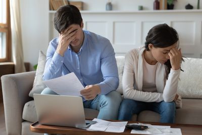 7 Signs Your Marriage and Finances Are Quickly Failing