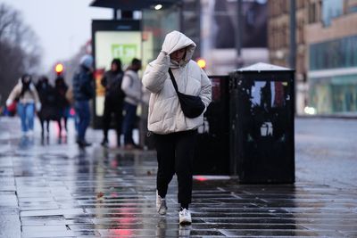 Storm Floris: Scots urged to stay indoors to avoid 85mph winds