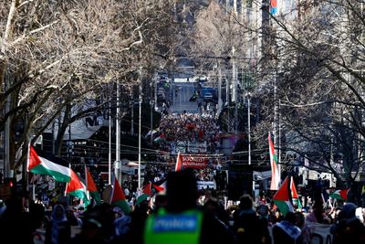 Victoria police criticised for Gaza protest tactics while thousands marched ‘freely’ in Sydney