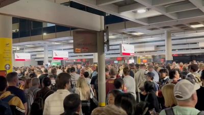 Confused passengers evacuated from Brisbane domestic airport and told to rescreen after metal detector fault