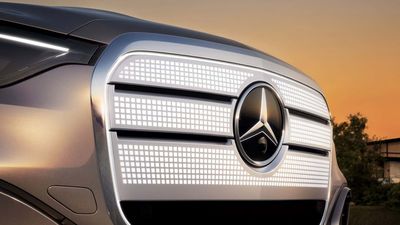The Mercedes-Benz GLC EV’s Grille Has 942 Illuminated Pixels