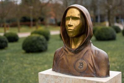 Vandalism Against Satoshi Nakamoto Statue Sparks Protest: You Can Steal Our Symbol, But You Will Never Be Able To Steal Our Souls'