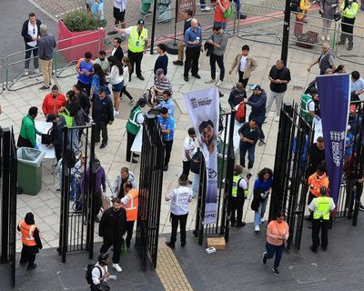 Bacon rashers, hi-vis jackets and a dog collar: all life is found among Oval early birds