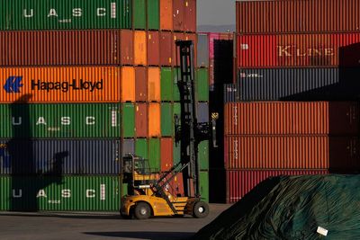 US tariffs put 30,000 South African jobs at risk, officials say