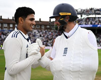 England and injured Woakes denied as India win fifth Test thriller to draw series