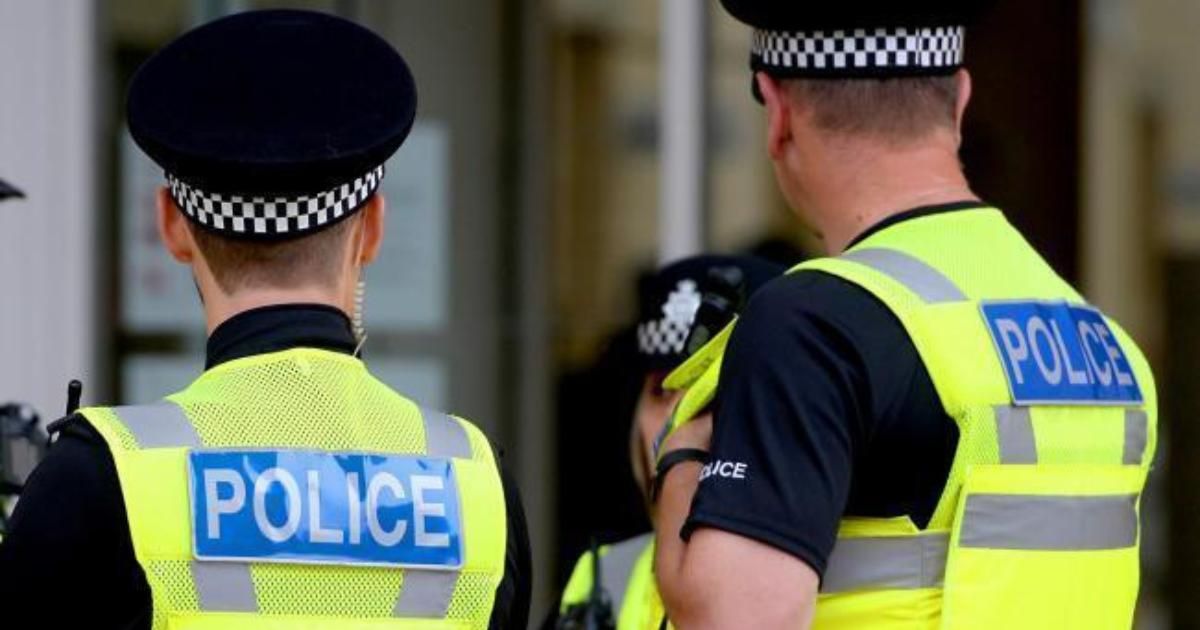 Methilhill Five arrests after police hit by stones and eggs in…